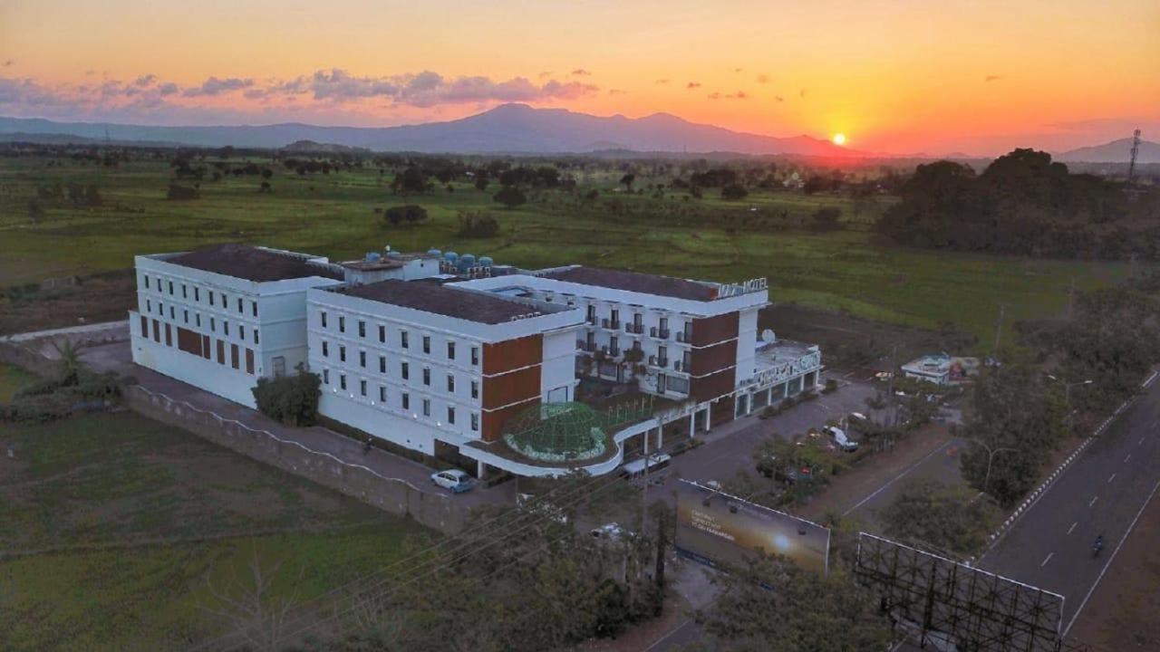 D'Max Hotel & Convention Lombok Praya Exterior foto